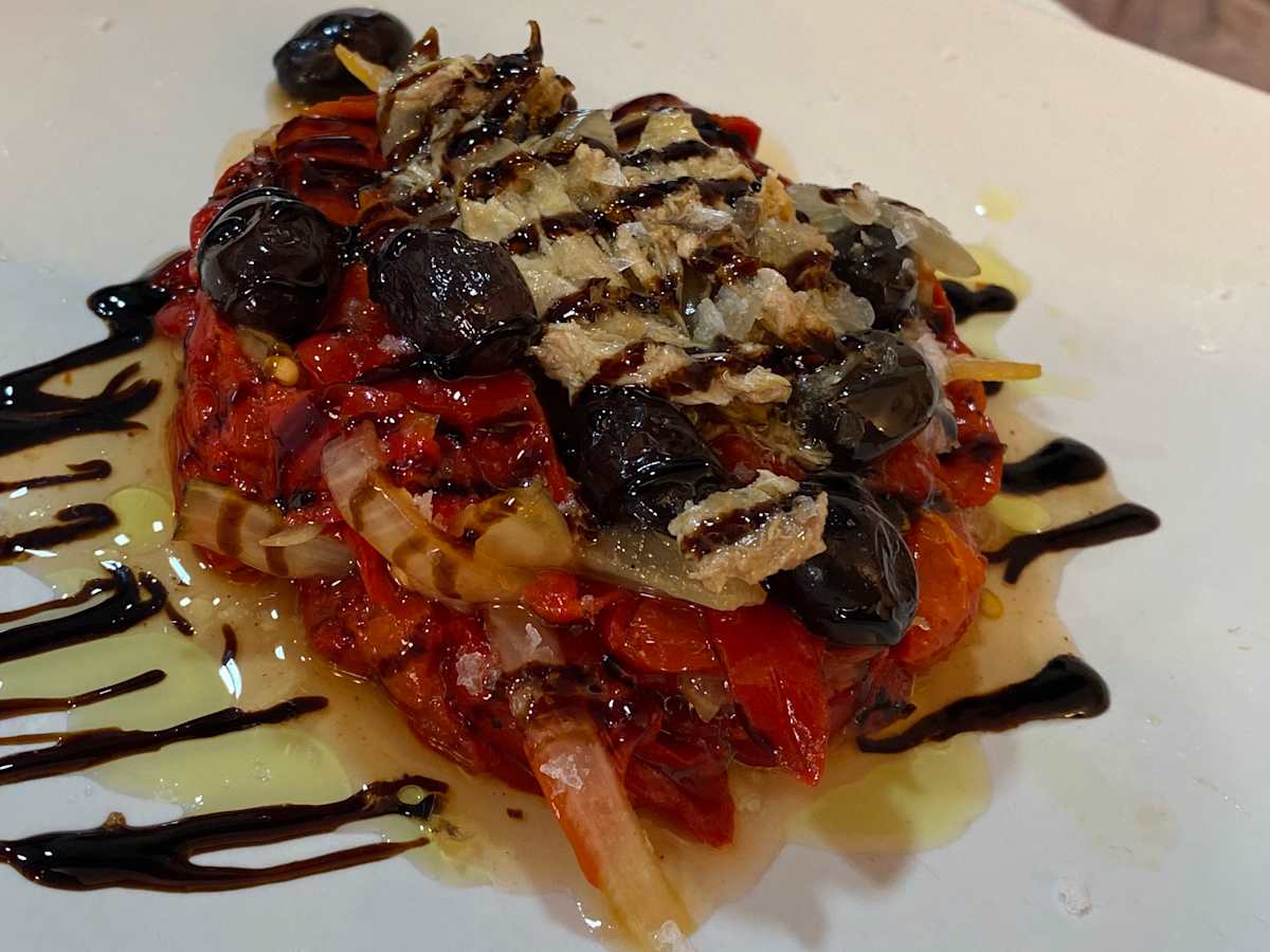 Plato de verduras y pescado de El Rosetón